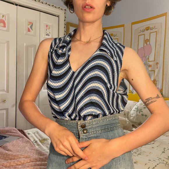 90s Psychedellic blue collared sleeveless blouse - Picture 3 of 14